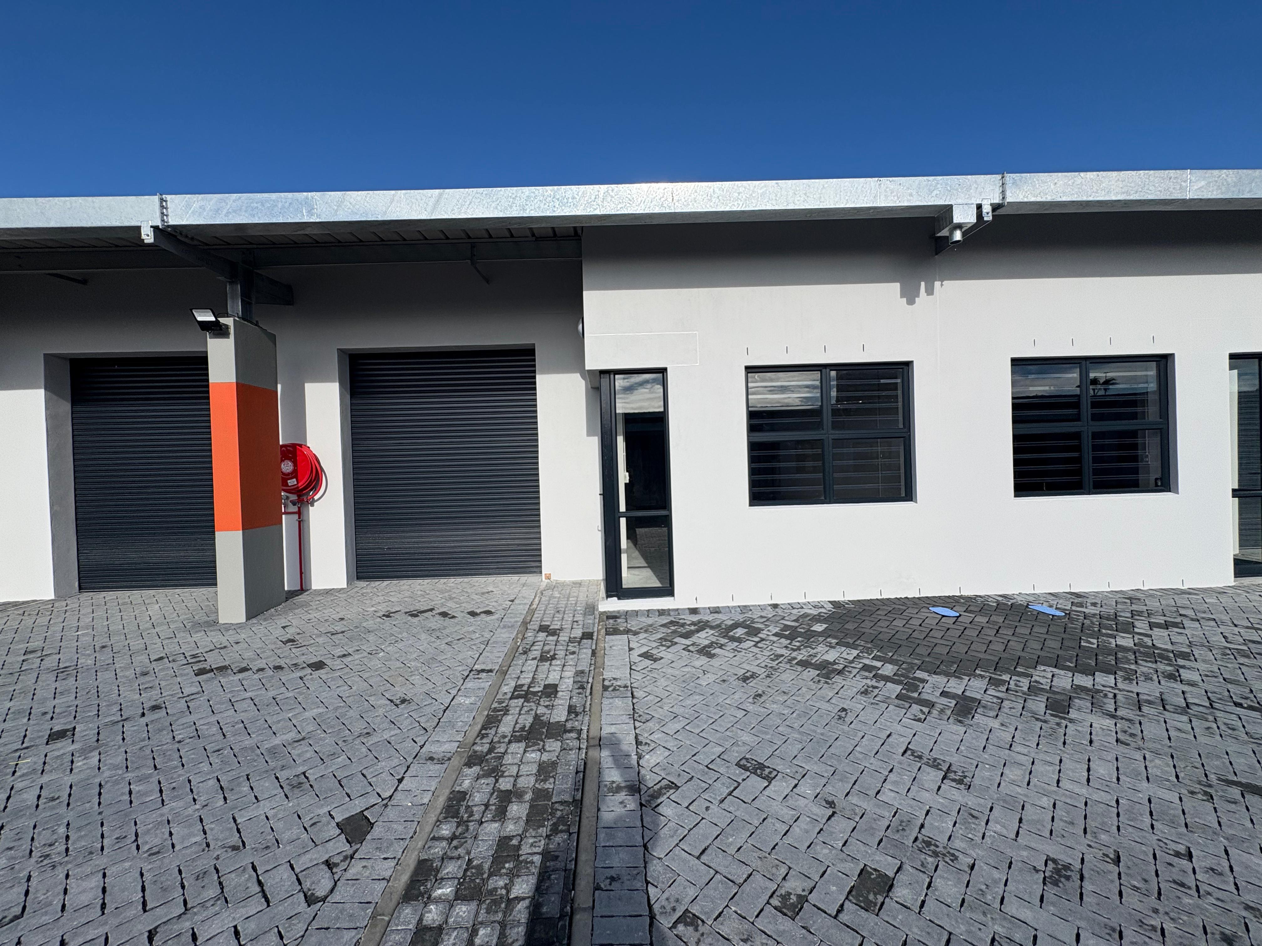H04, SCHOOL STREET | WAREHOUSE TO RENT | THE EXCHANGE, MONTAGUE GARDENS | 121m²