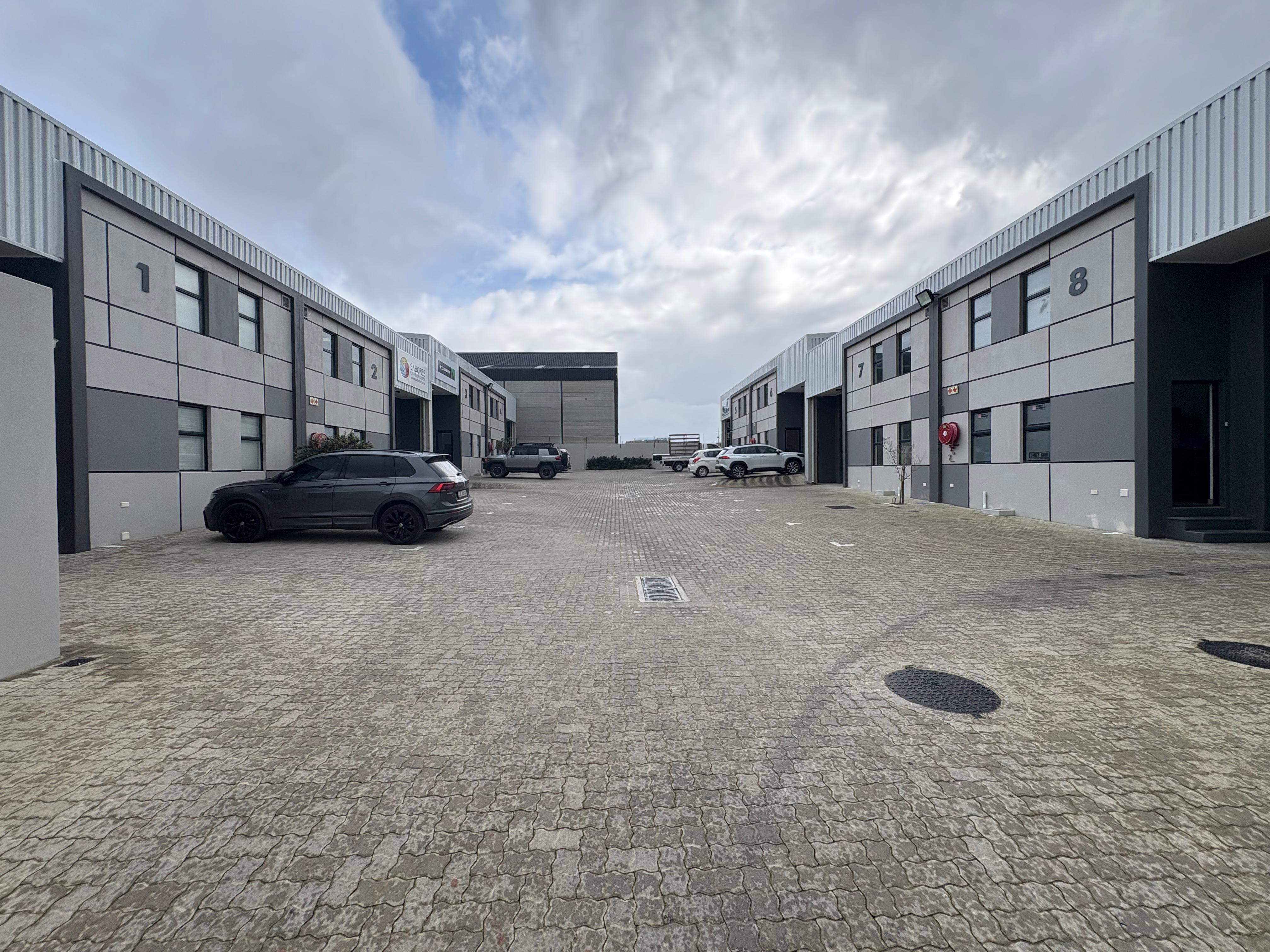 TITAN PARK | WAREHOUSE TO LET | RIVERGATE | 132m²