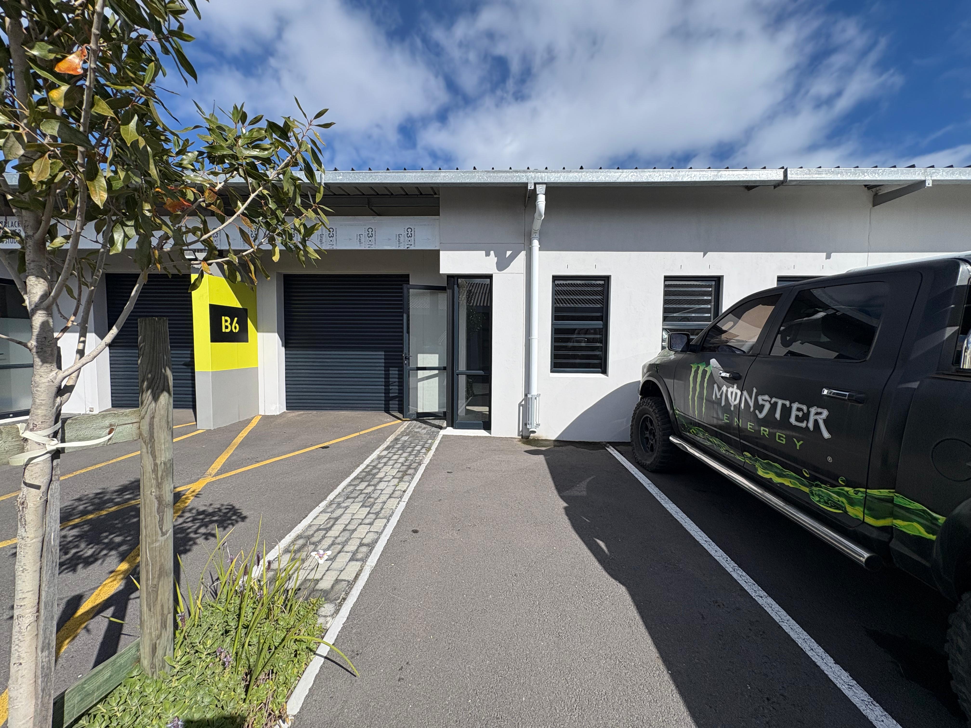 THE EXCHANGE | INDUSTRIAL WAREHOUSE TO LET | MONTAGUE GARDENS | 99m²