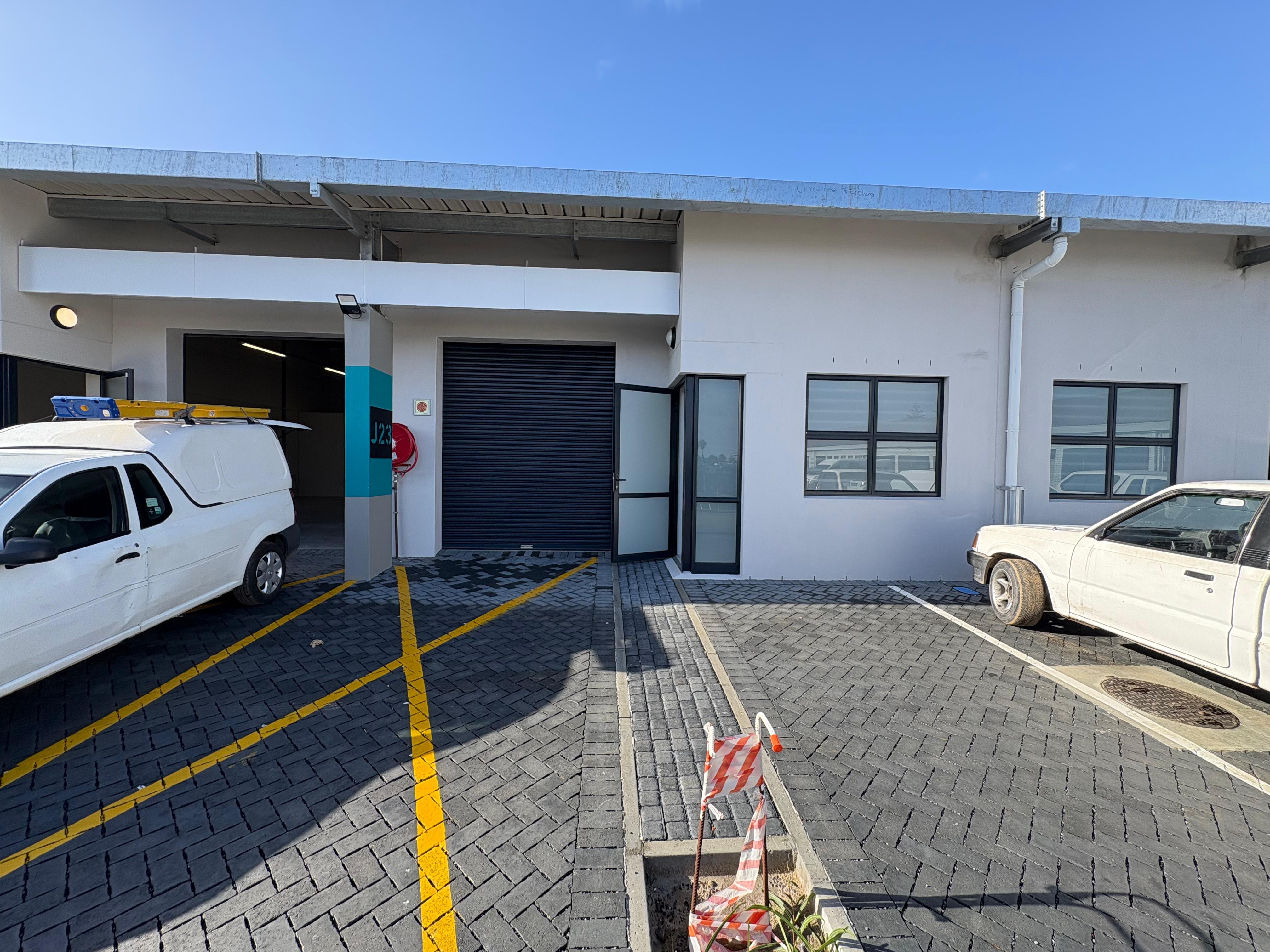 SCHOOL STREET | WAREHOUSE TO RENT | MONTAGUE GARDENS | 110m²