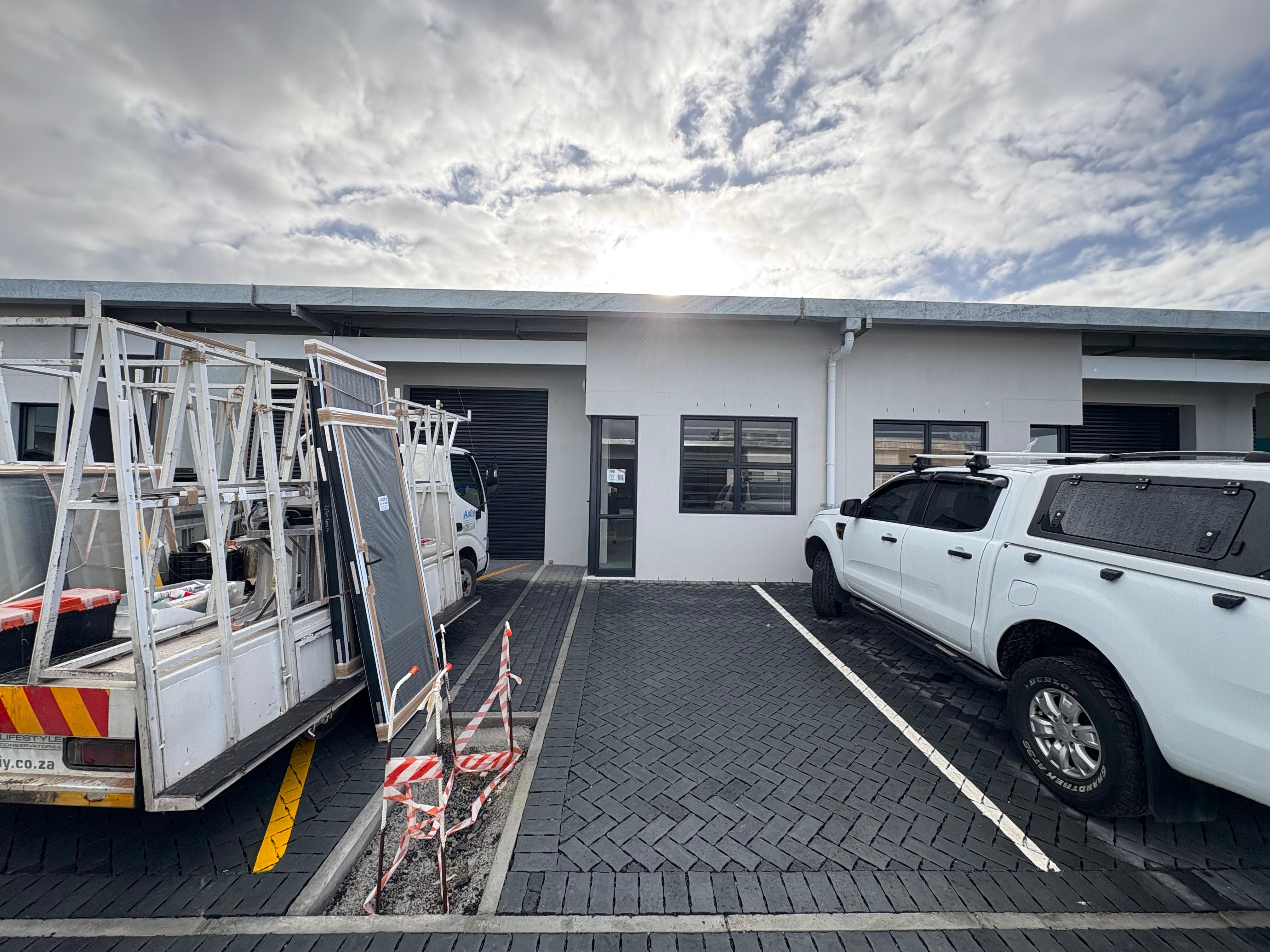 SCHOOL STREET | WAREHOUSE TO RENT | MONTAGUE GARDENS | 115m²