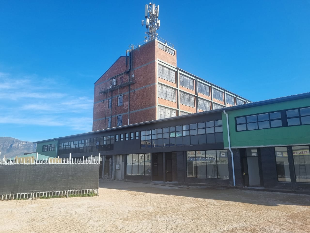 DE WAAL ROAD | BUILDING SPACE TO RENT | DIEP RIVER | 1187m²