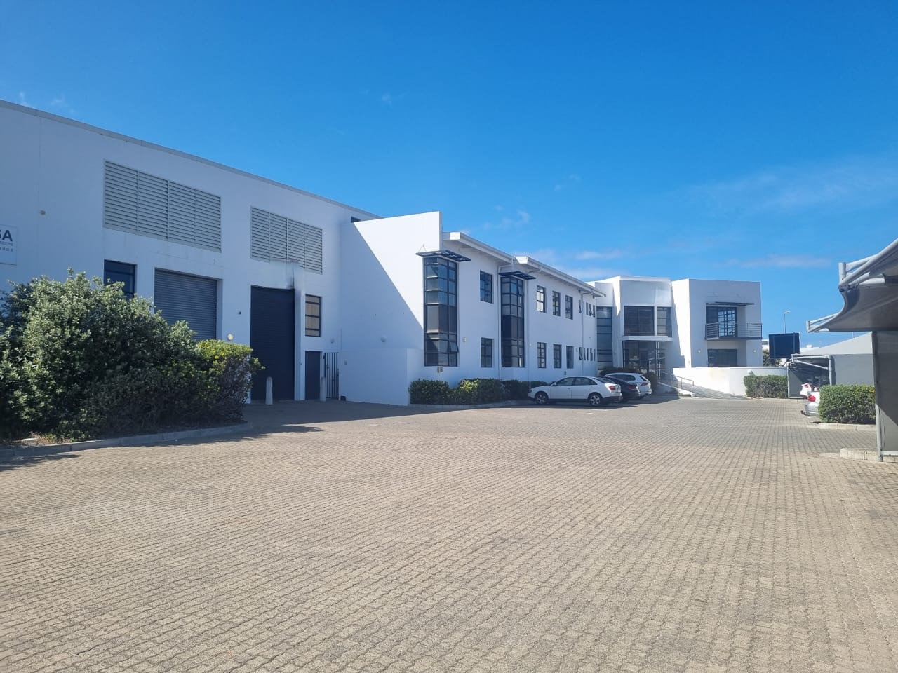 Large Logistics and Manufacturing facility to rent in Capricorn Business Park | 2413m²