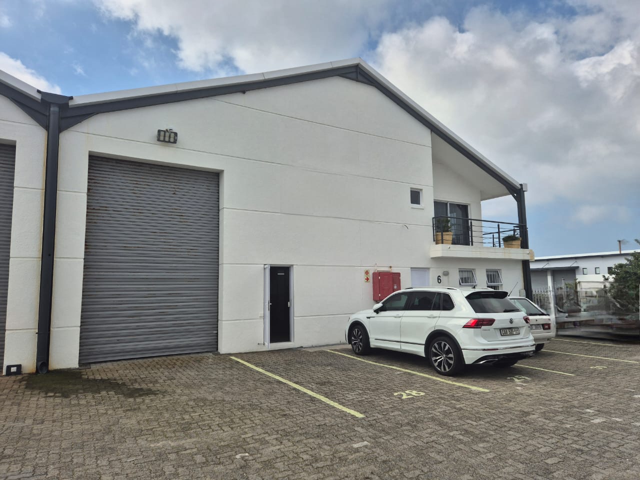 LAKESHORE PARK | INDUSTRIAL BUILDING TO RENT | CAPRICORN | 390m²