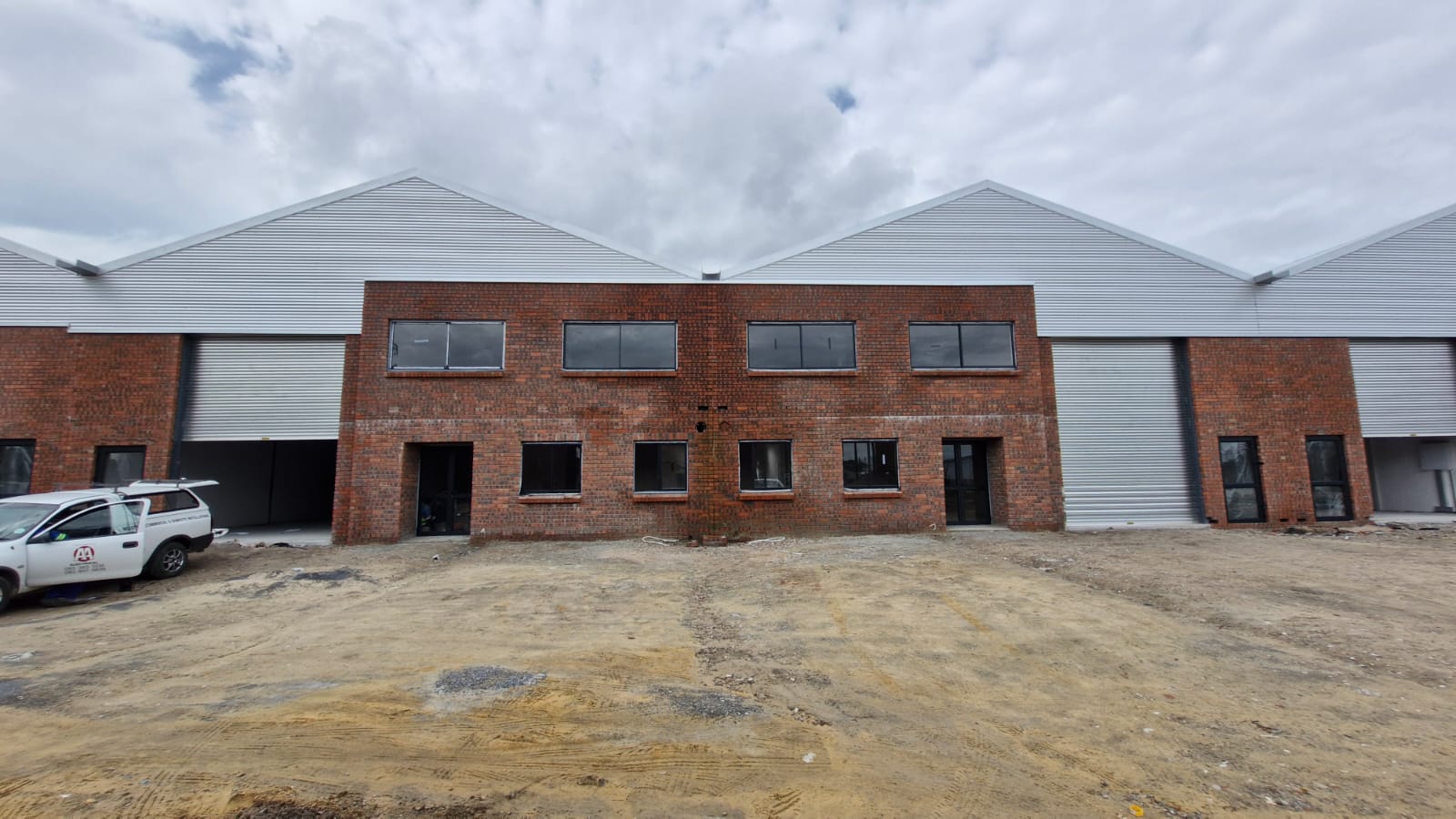 BLAAUBERG BUSINESS PARK | INDUSTRIAL WAREHOUSE TO LET | KILLARNEY GARDENS | 1030m²