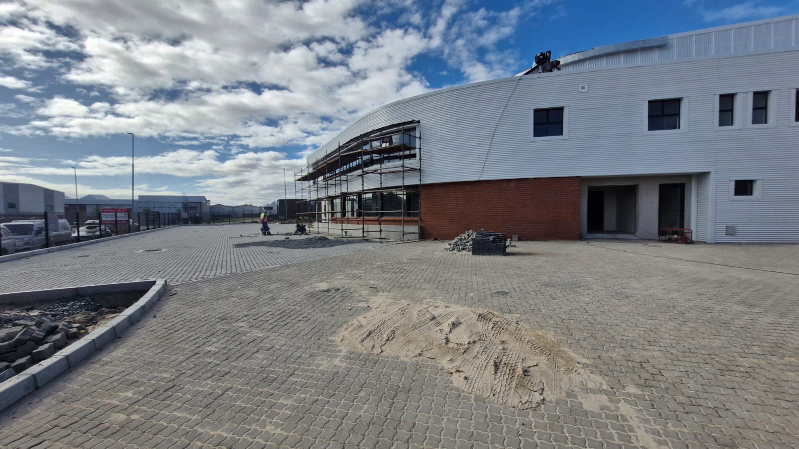 BLAAUBERG BUSINESS PARK | INDUSTRIAL WAREHOUSE TO LET | KILLARNEY GARDENS | 2556m²