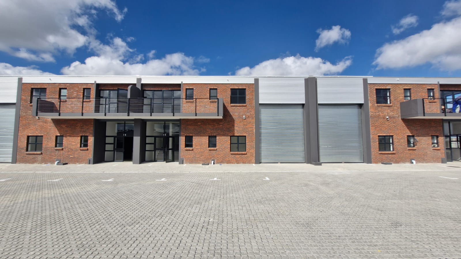 BLAAUBERG BUSINESS PARK | WAREHOUSE TO LET | KILLARNEY GARDENS | 500m²