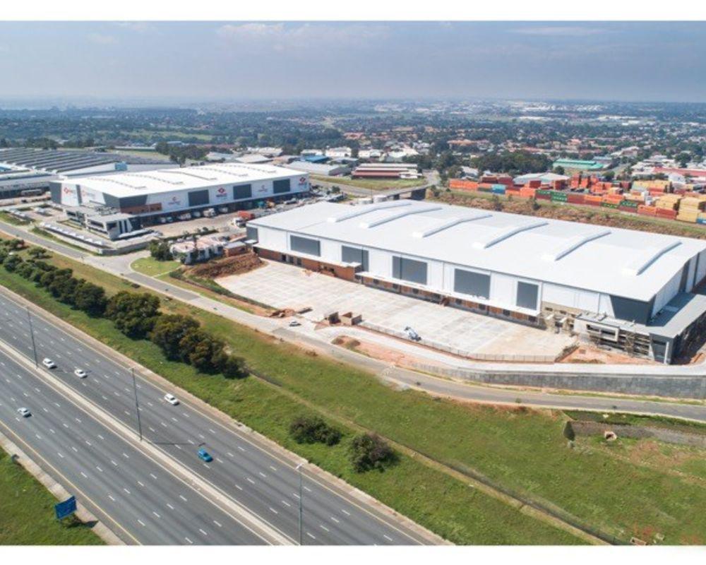 Free standing building with highway exposure for rent in Alberton