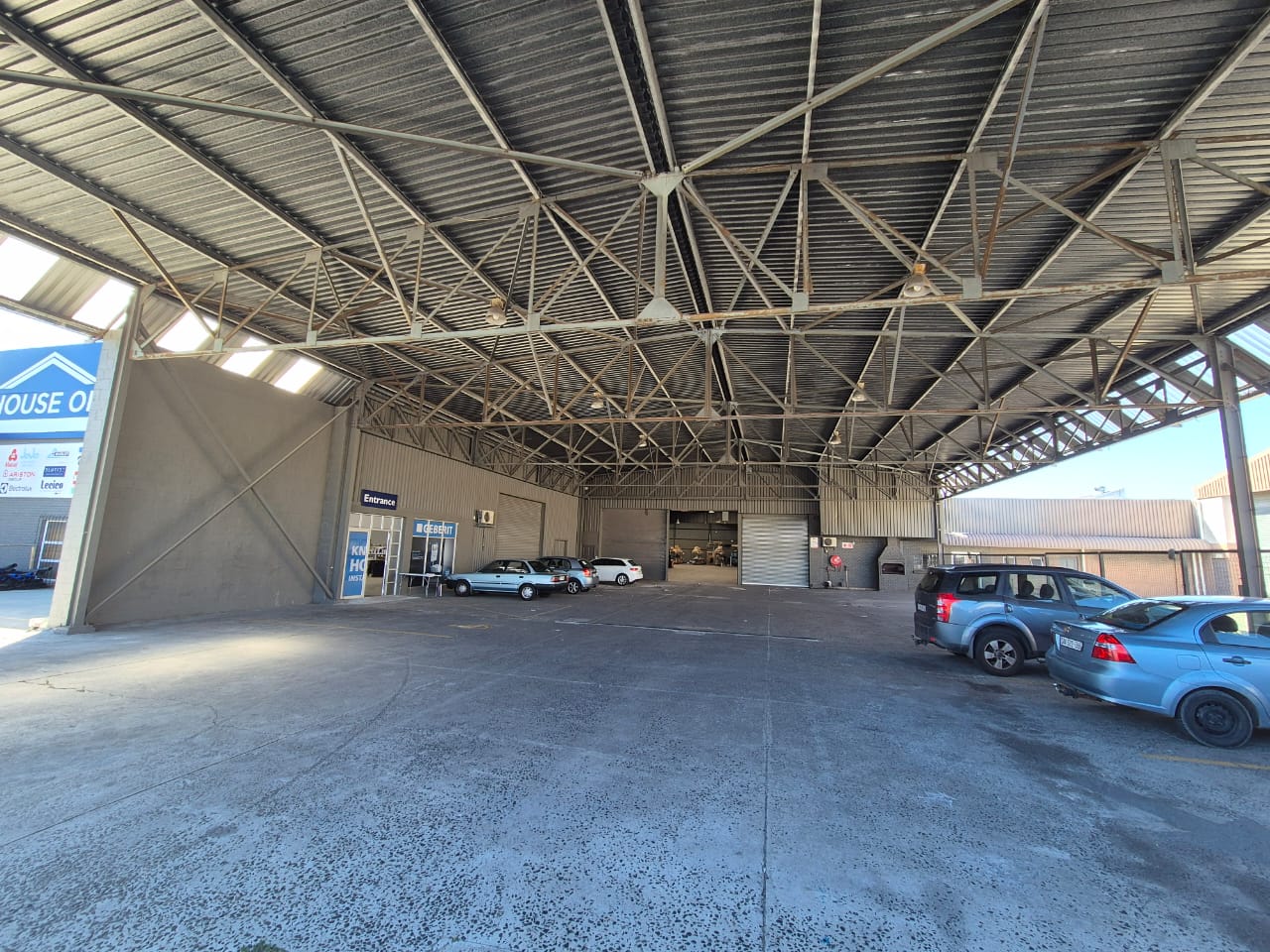 CONNAUGHT ROAD | WAREHOUSE TO RENT | BEACONVALE, PAROW | 2200m²