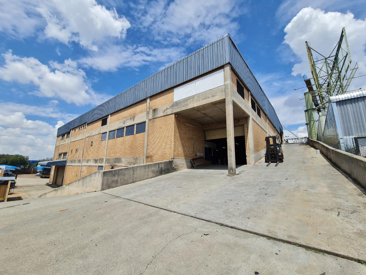 Three levels of storage space to let in Benrose