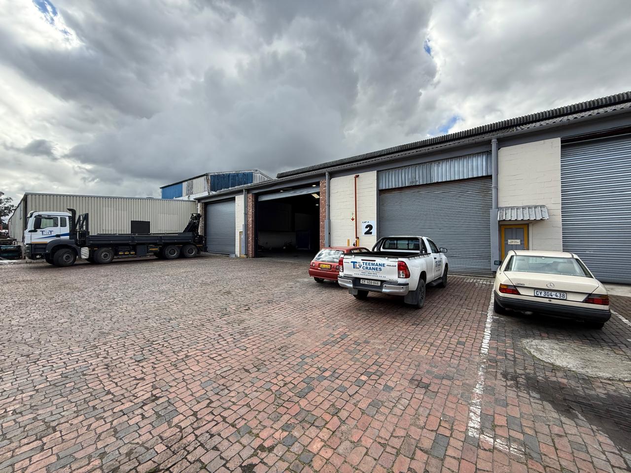 BRUG STREET | WAREHOUSE TO RENT | TRIANGLE FARM INDUSTRIAL | 1012m²