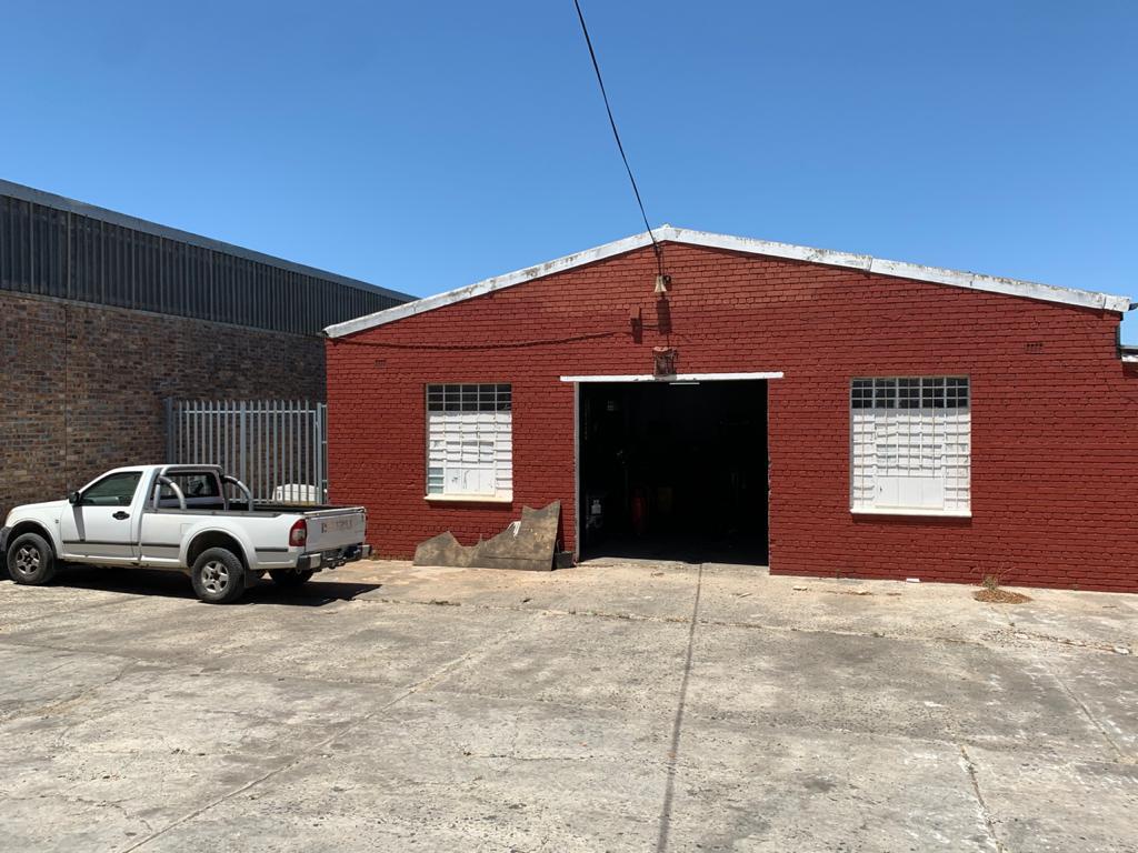 NEUTRON STREET | WAREHOUSE TO RENT | TRIANGLE FARM, BELLVILLE | 298m²