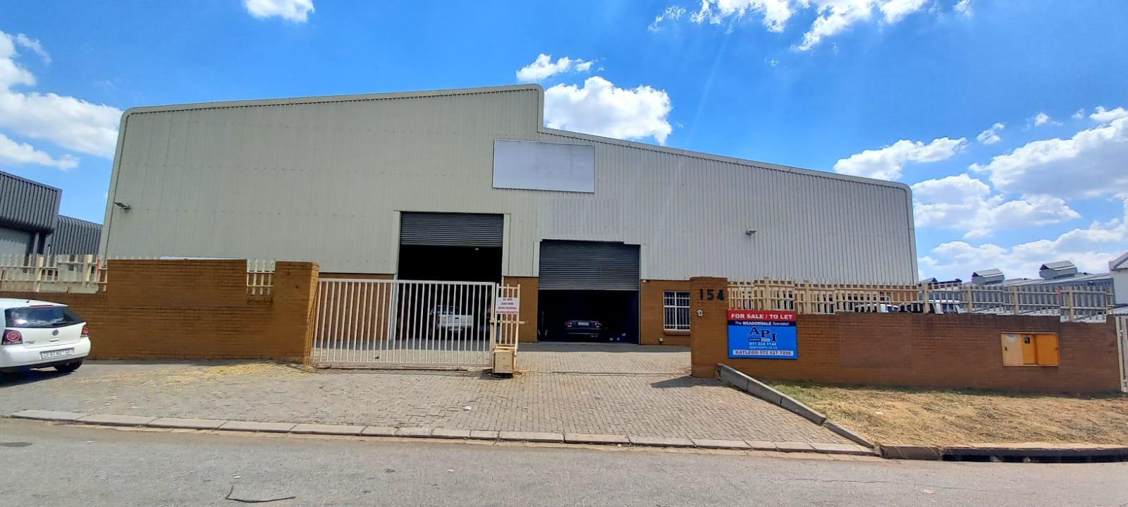 Industrial facility to let / for sale in Meadowdale