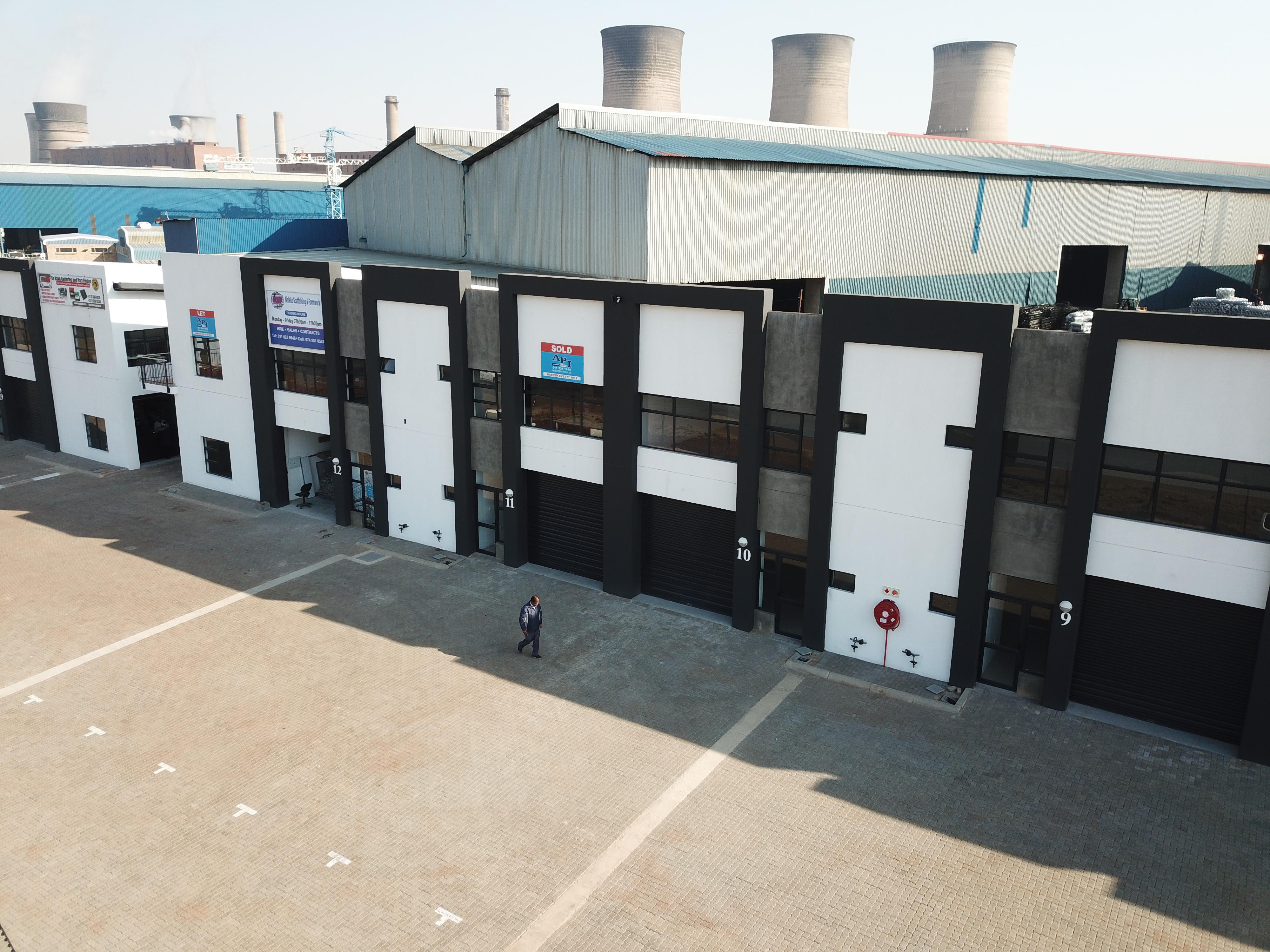 Upmarket, neat mini units to let / for sale in Kelvin Commercial Park