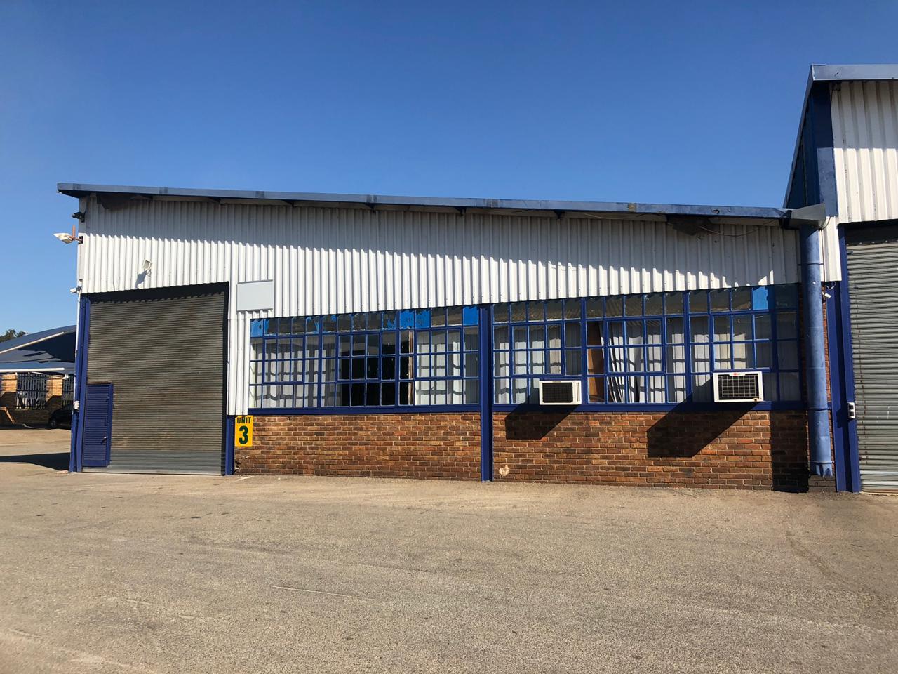 Warehouse situated in a secure industrial park available for rent / for sale in Spartan