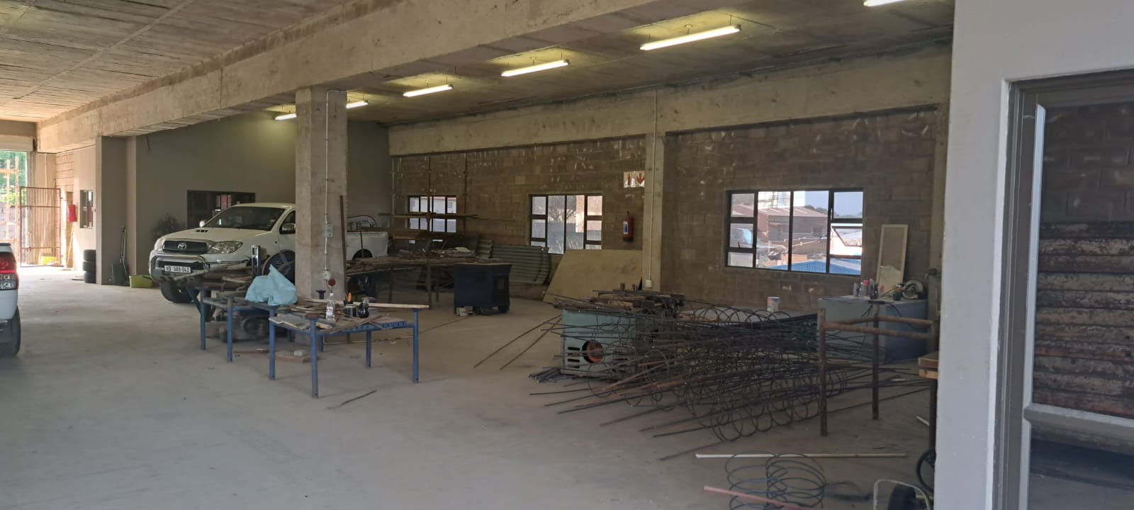 275m² Industrial Warehouse To Let in Chatsworth’s Thriving Shallcross Hub