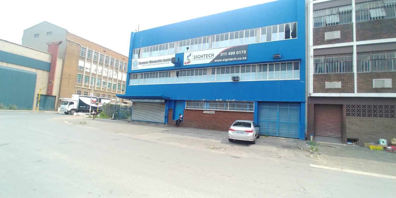 Multi level building for sale in New Centre