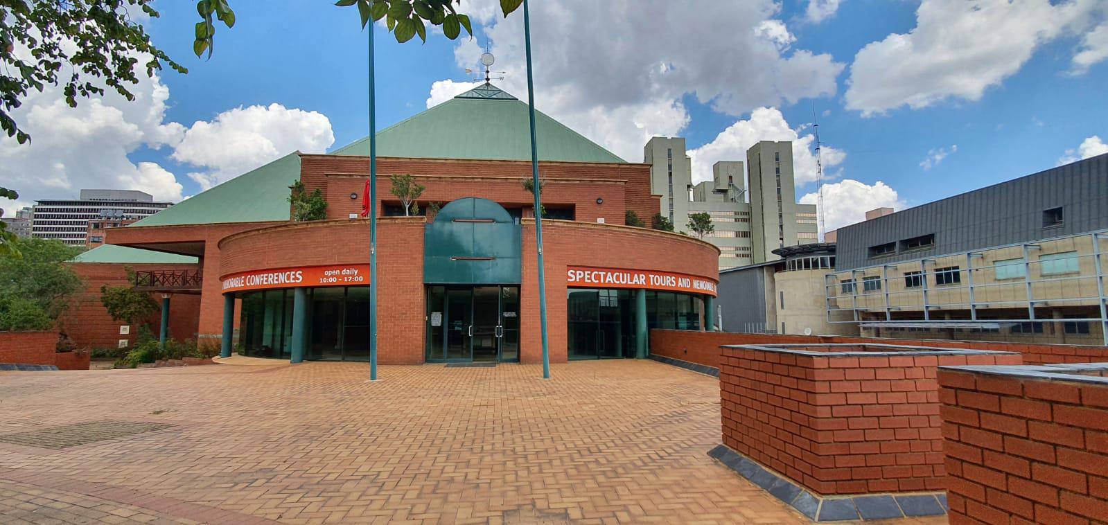 A grade business property for rent in Newtown