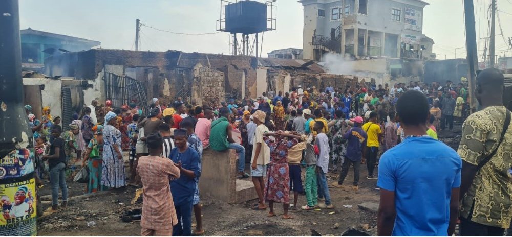 Residents sympathisers crowd oyo tanker fire scene - nigeria newspapers online