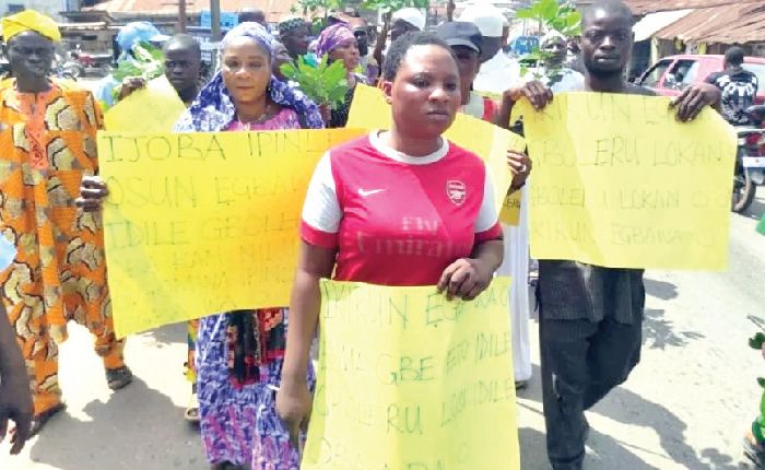 Osun communities boil as adeleke sacks monarchs installed by oyetola - nigeria newspapers online