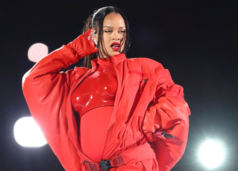 Rihanna performs hits with baby bump - nigeria newspapers online