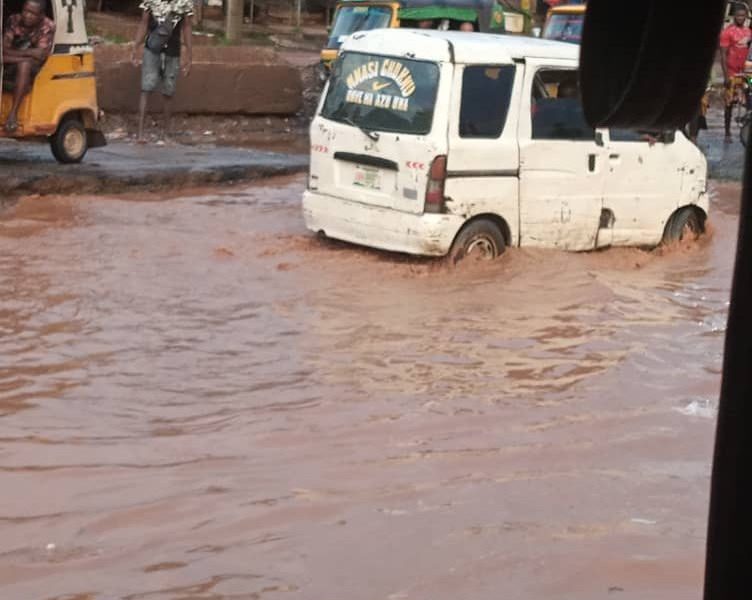 Motorists commuters stranded as flood overruns onitsha-owerri highway - nigeria newspapers online