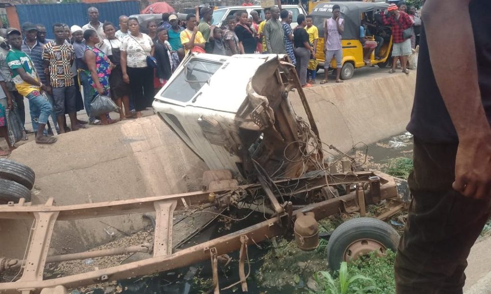 Towing truck kills woman in anambra crash - nigeria newspapers online