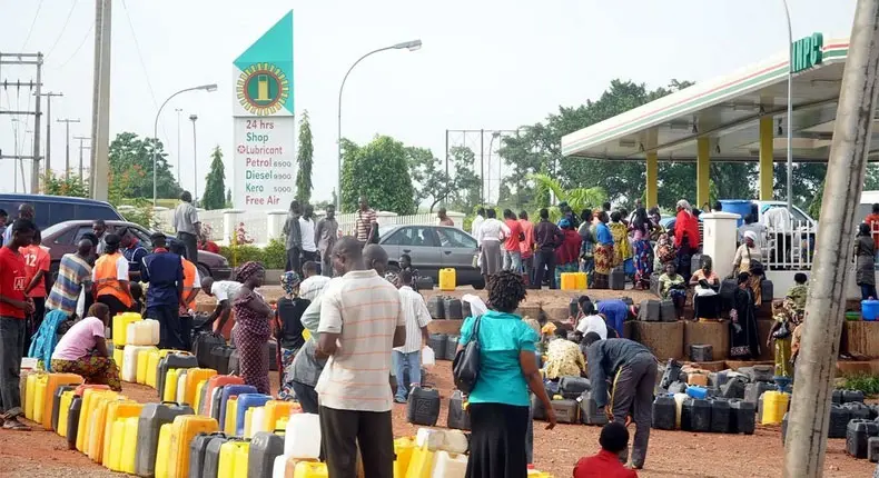 Petrol scarcity long queues dry pumps remain despite fgs assurances - nigeria newspapers online