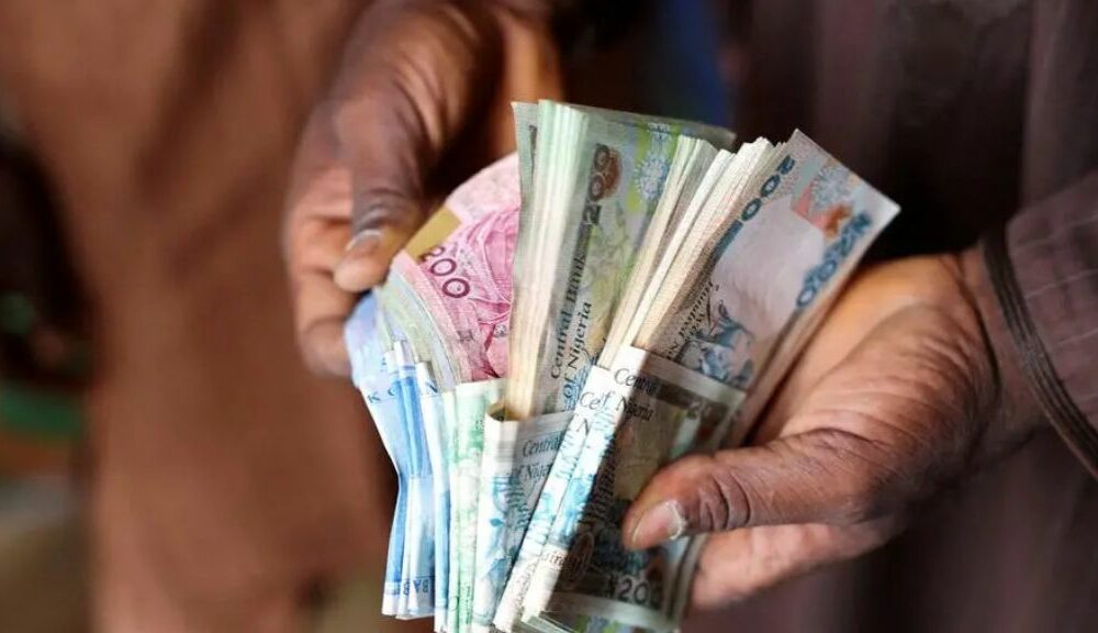 Barely 1yr after naira crunch rate of cash in hands of nigerians grows to 94 - nigeria newspapers online