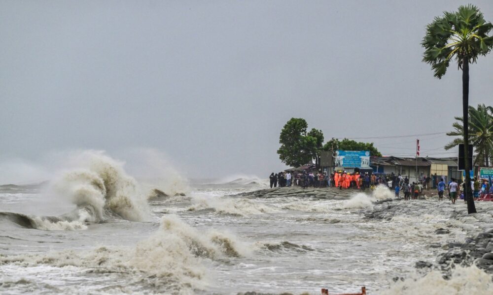 800000 seek shelter as bangladesh braces for cyclone - nigeria newspapers online