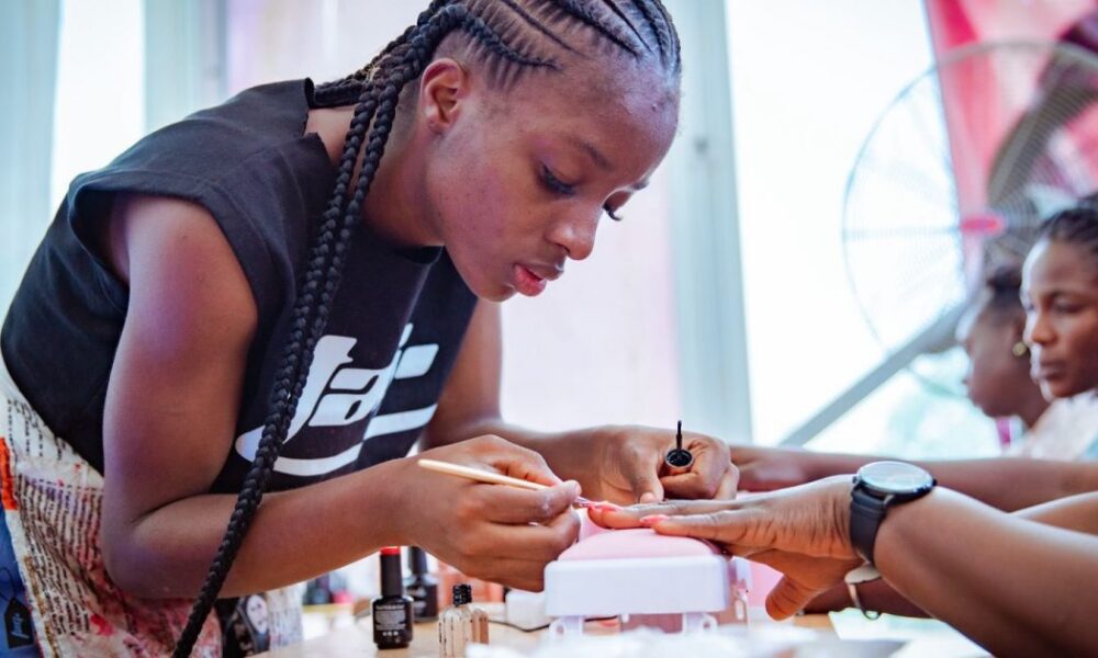 Gwr nigerian lady completes 72-hour nail painting marathon in plateau - nigeria newspapers online