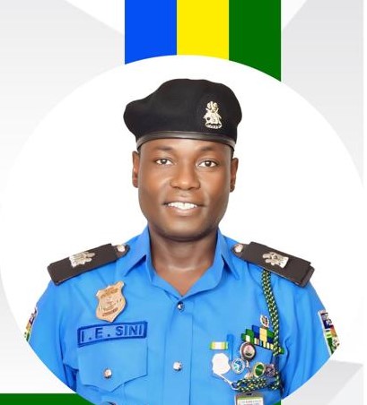 Policeman who rejected n150m bribe rewarded - nigeria newspapers online