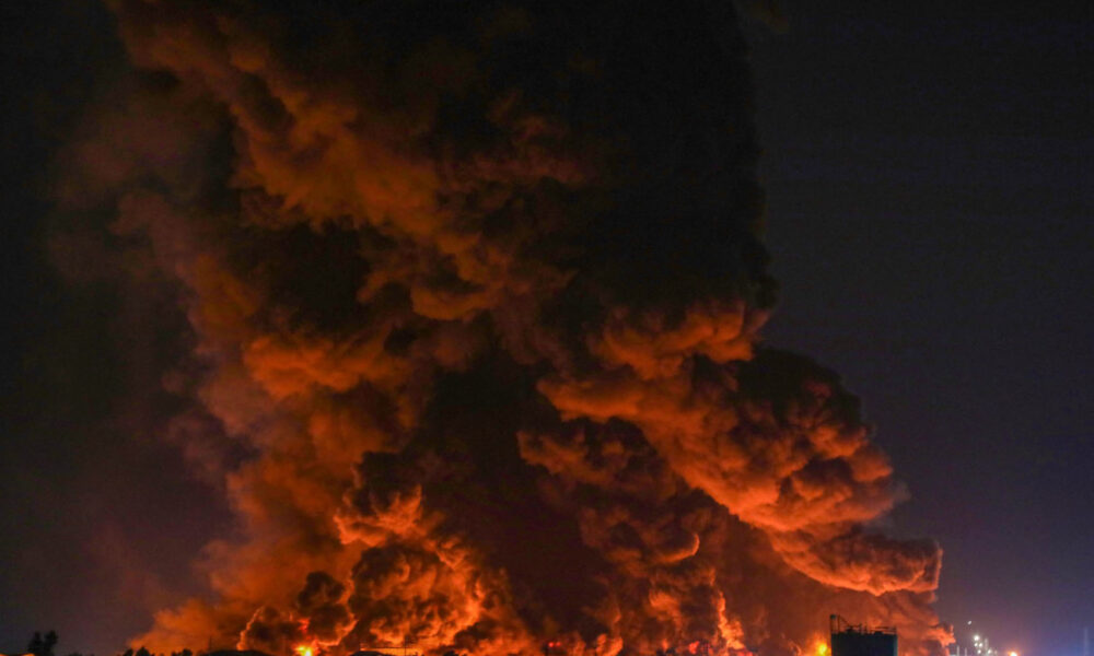 Huge fire at iraq oil refinery injures 14 - nigeria newspapers online