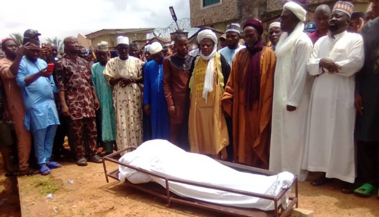 Remains Of Oyo Reps Member, Akinremi Buried In Ibadan Amidst Tears – Independent Newspaper Nigeria