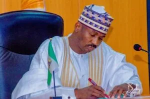 Despite outcry sokoto gov signs law affecting sultans powers - nigeria newspapers online