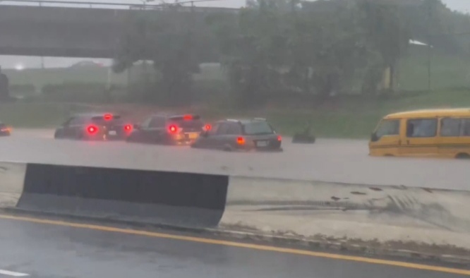 Video downpour causes flood in lagos community - nigeria newspapers online