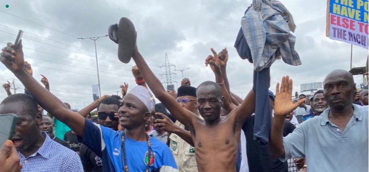 Man strips self naked to protest hardship in lagos - nigeria newspapers online