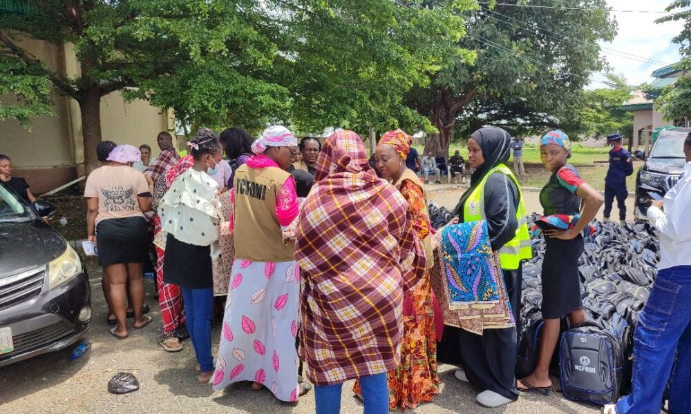 Nigerian deportees from uae arrive in abuja airport - nigeria newspapers online