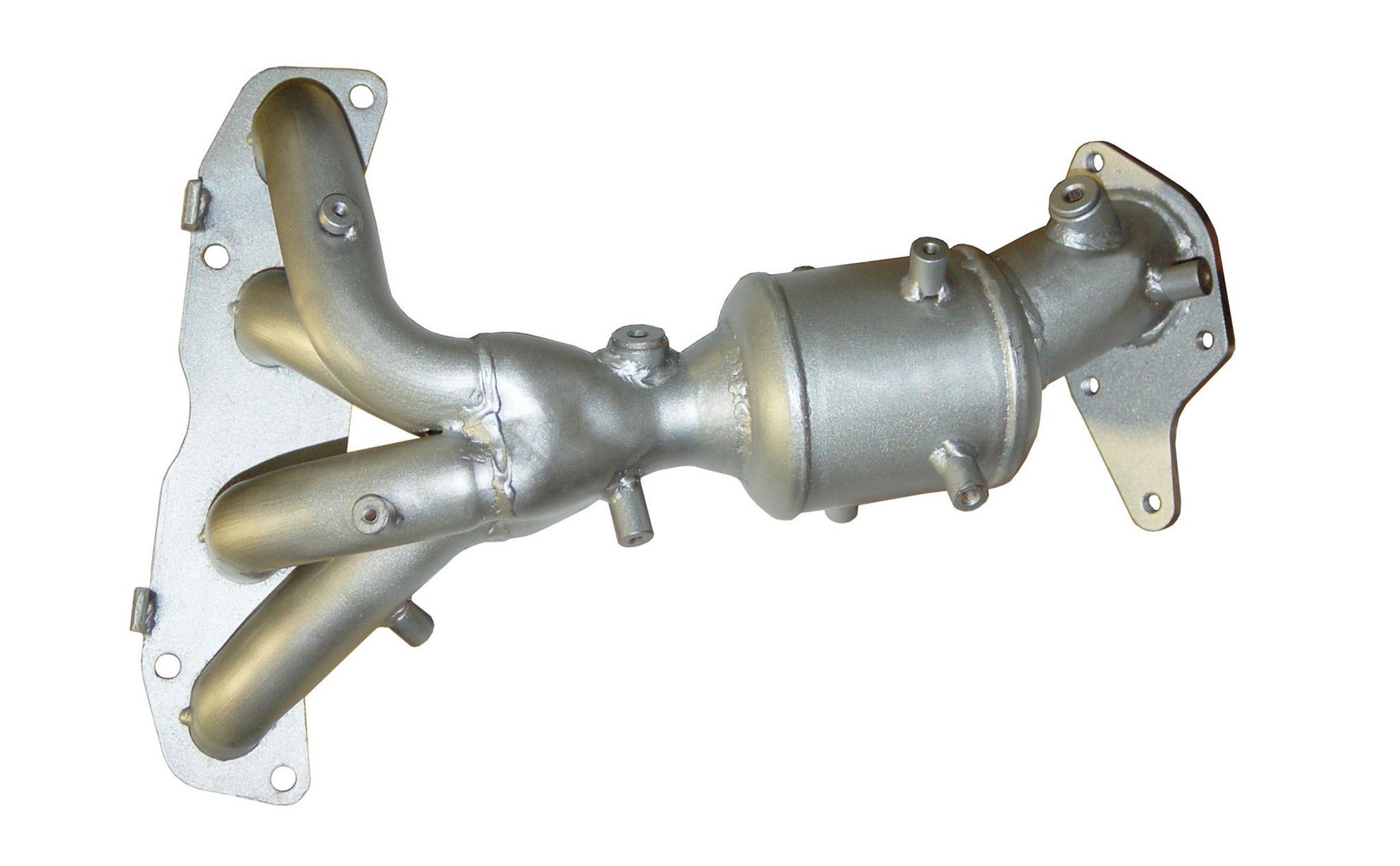 2012 Nissan Altima Exhaust Manifold with Integrated Catalytic Converter