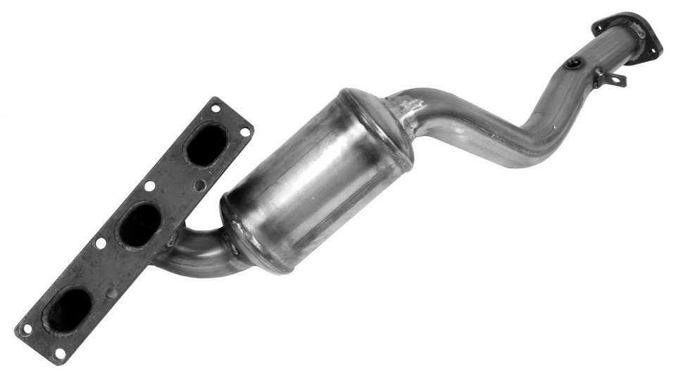 2005 BMW 325i Exhaust Manifold with Integrated Catalytic Converter