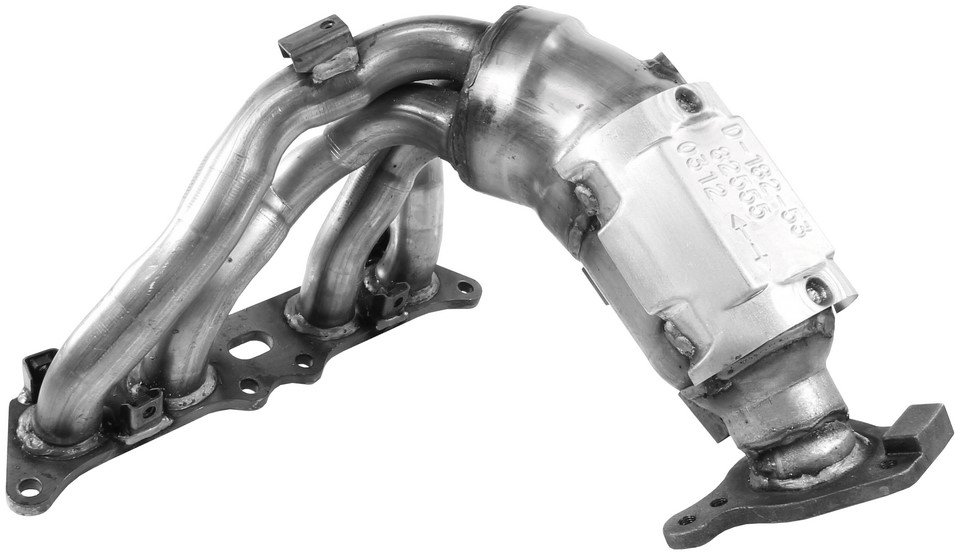 1999 Toyota Camry Exhaust Manifold with Integrated Catalytic Converter