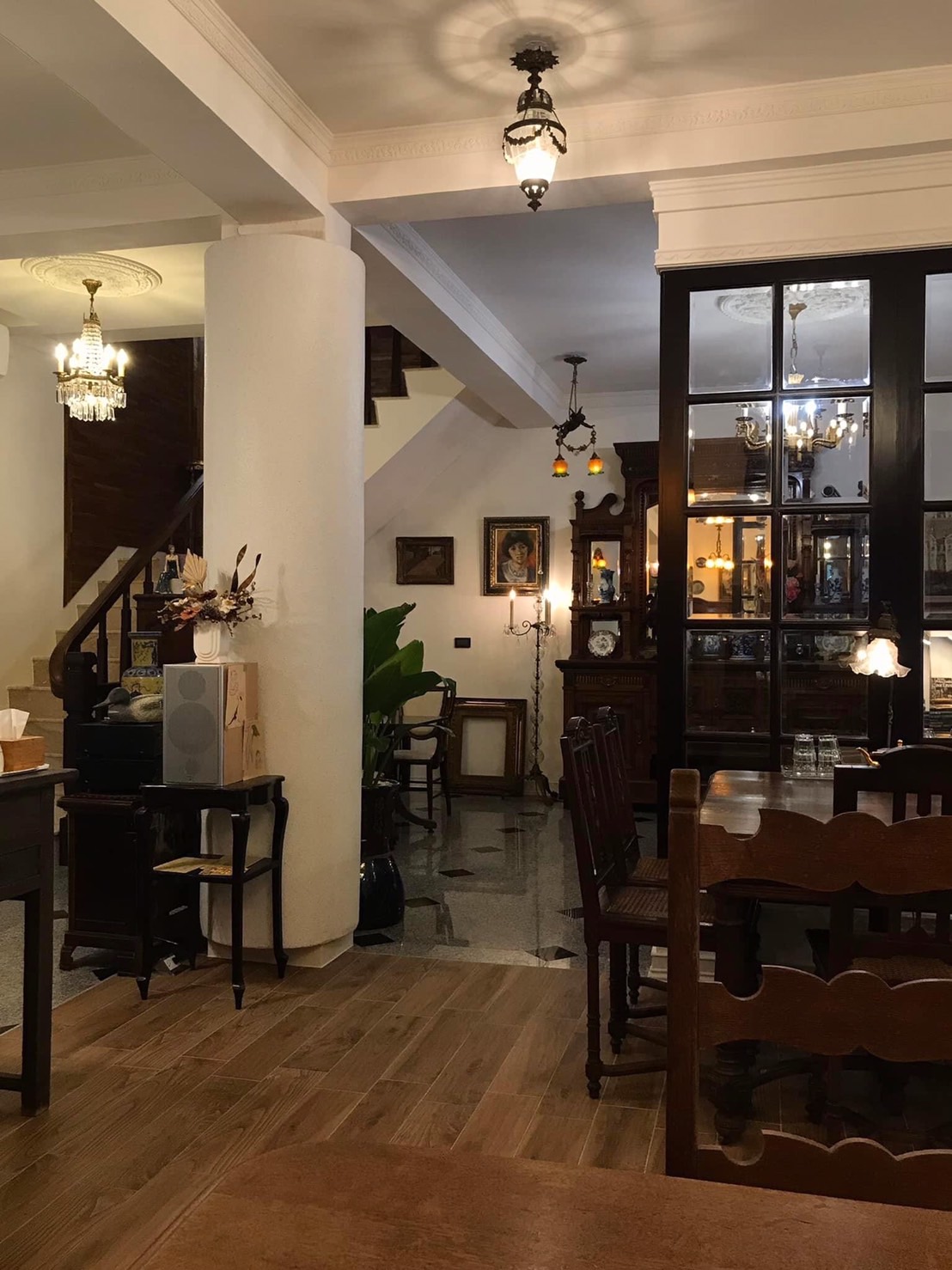 西門洋房彷彿置身於館藏各式復古收藏品的博物館中