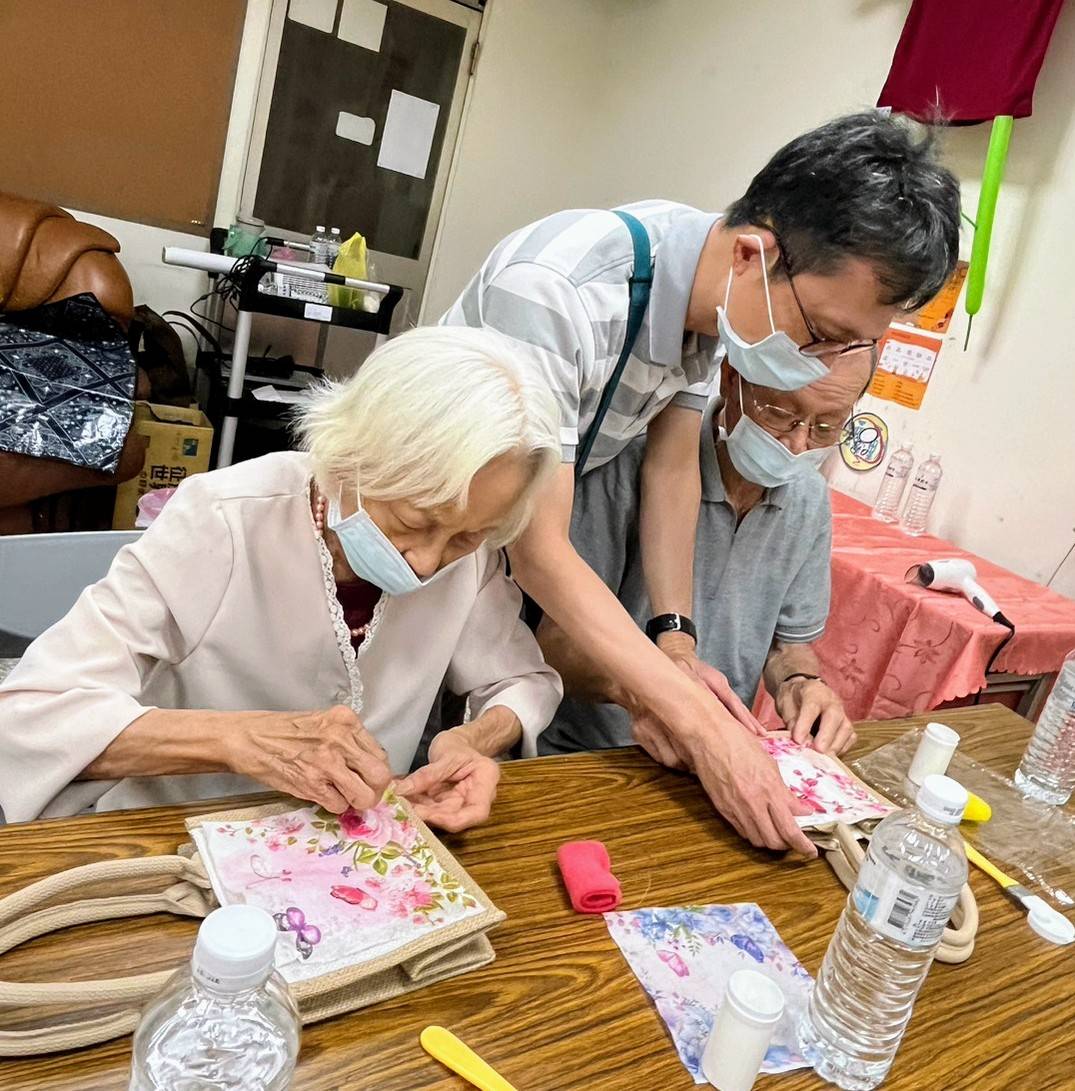 台灣邁入高齡社會 高醫失智共照中心關懷長者