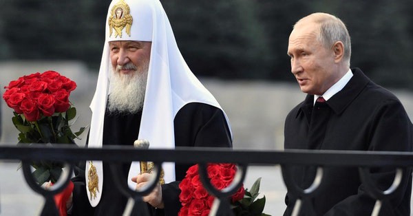 Russian President Vladimir Putin and Patriarch Kirill, the head of the Russian Orthodox Church, in Moscow, November 2018, from https://www.foreignaffairs.com/articles/russian-federation/2022-03-05/russias-menacing-mix-religion-and-nuclear-weapons?utm_source=twitter_posts&utm_campaign=tw_daily_soc&utm_medium=social