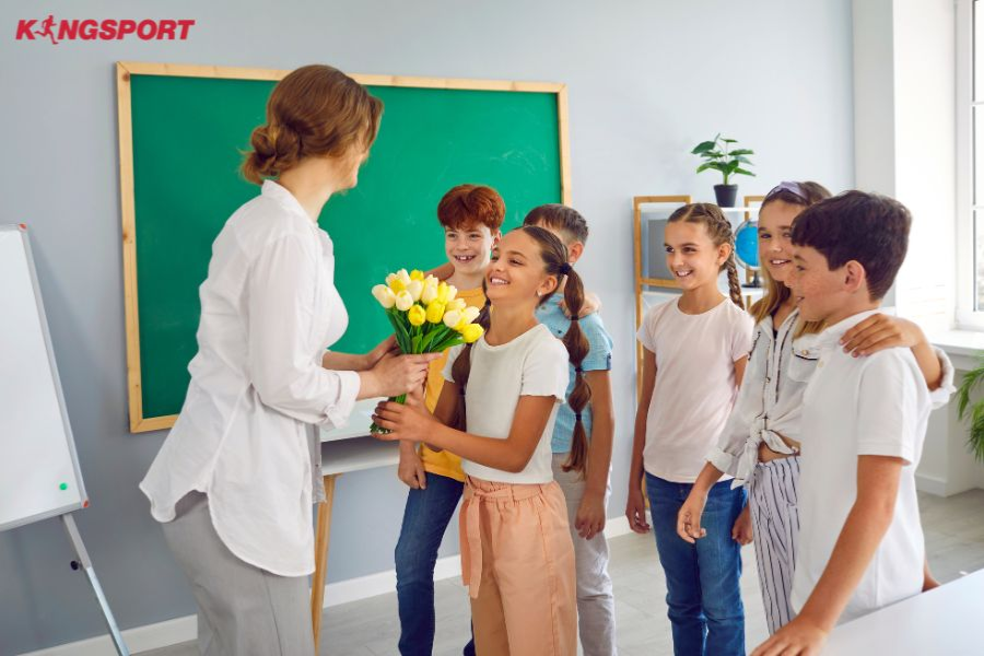 Quà tặng cô giáo ngày 8 3 ý nghĩa