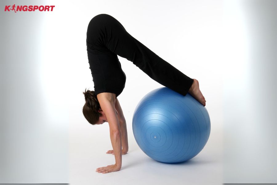 các bài tập với bóng yoga 10