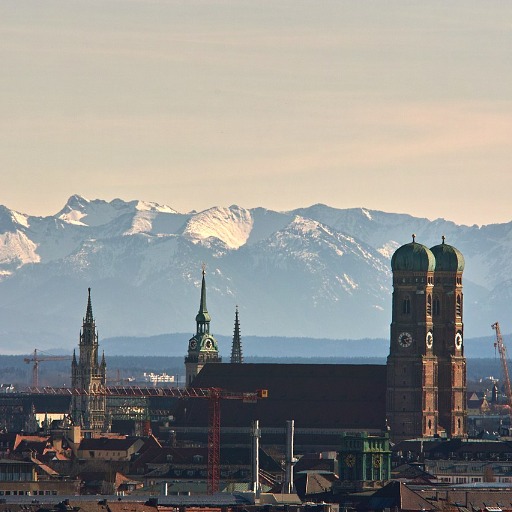 München 🏙️ City Chat logo
