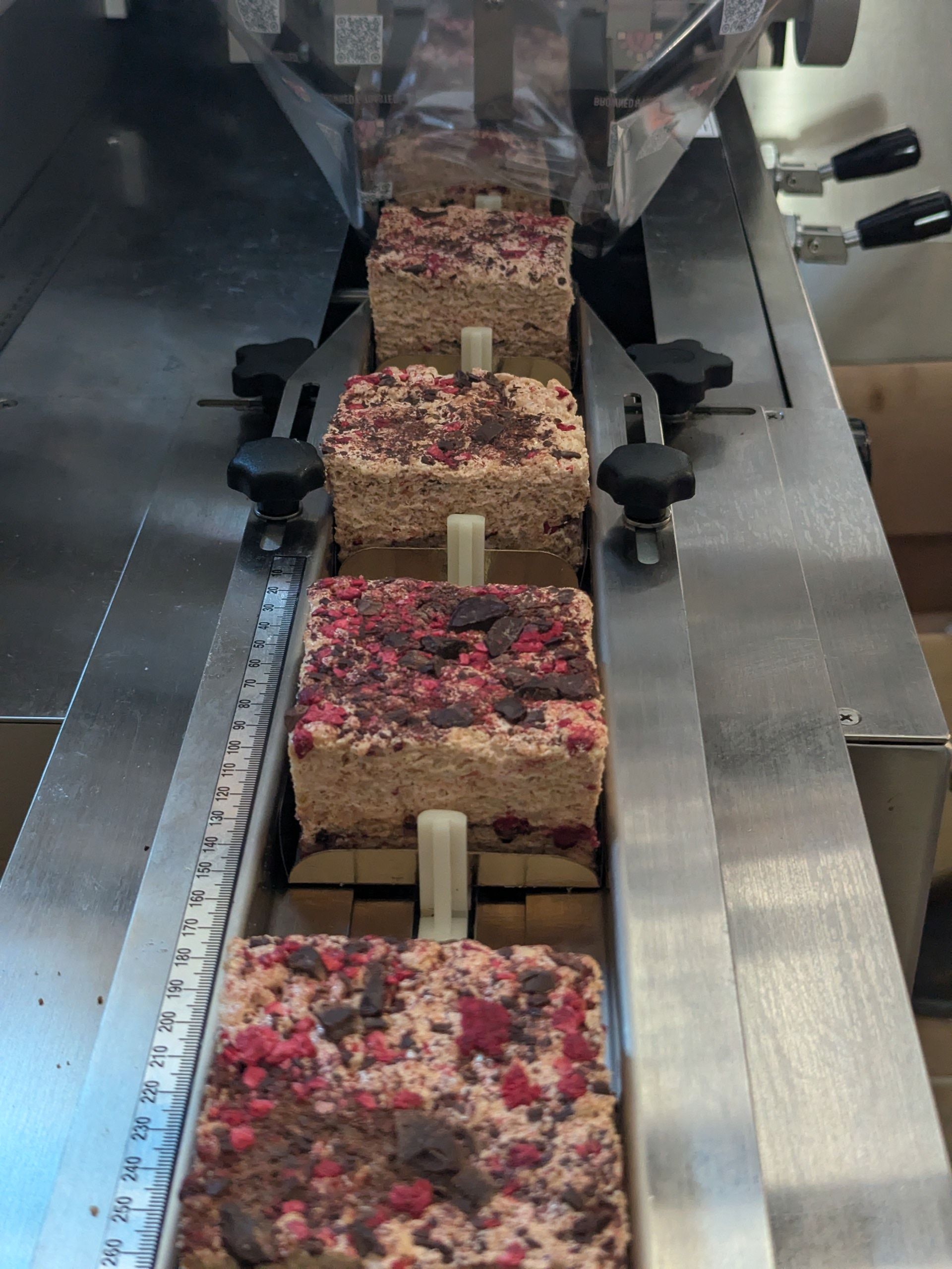 wrapping-machine-raspberry+dark.jpg