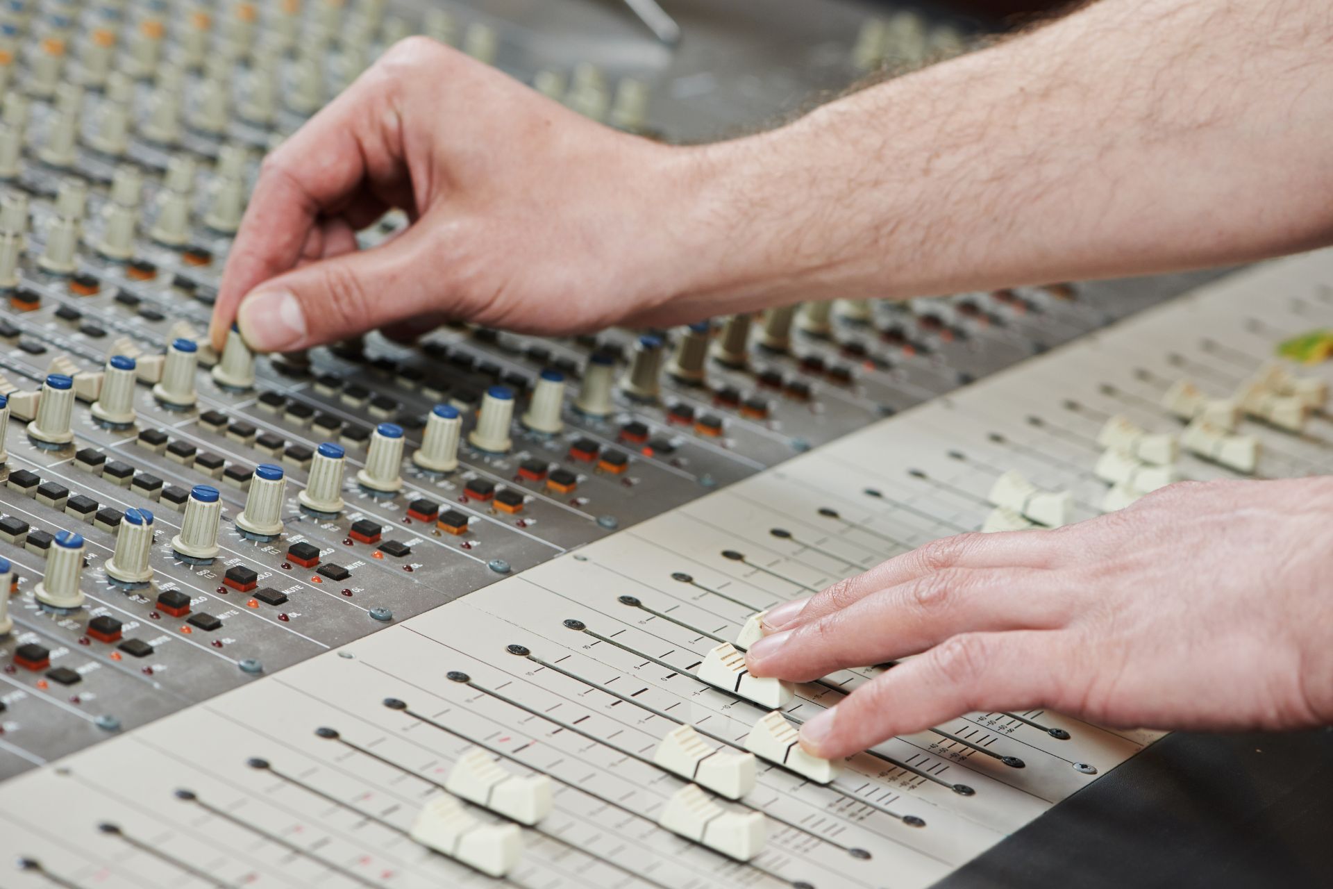 What are the potential drawbacks of relying on automatic gain control in sound engineering?