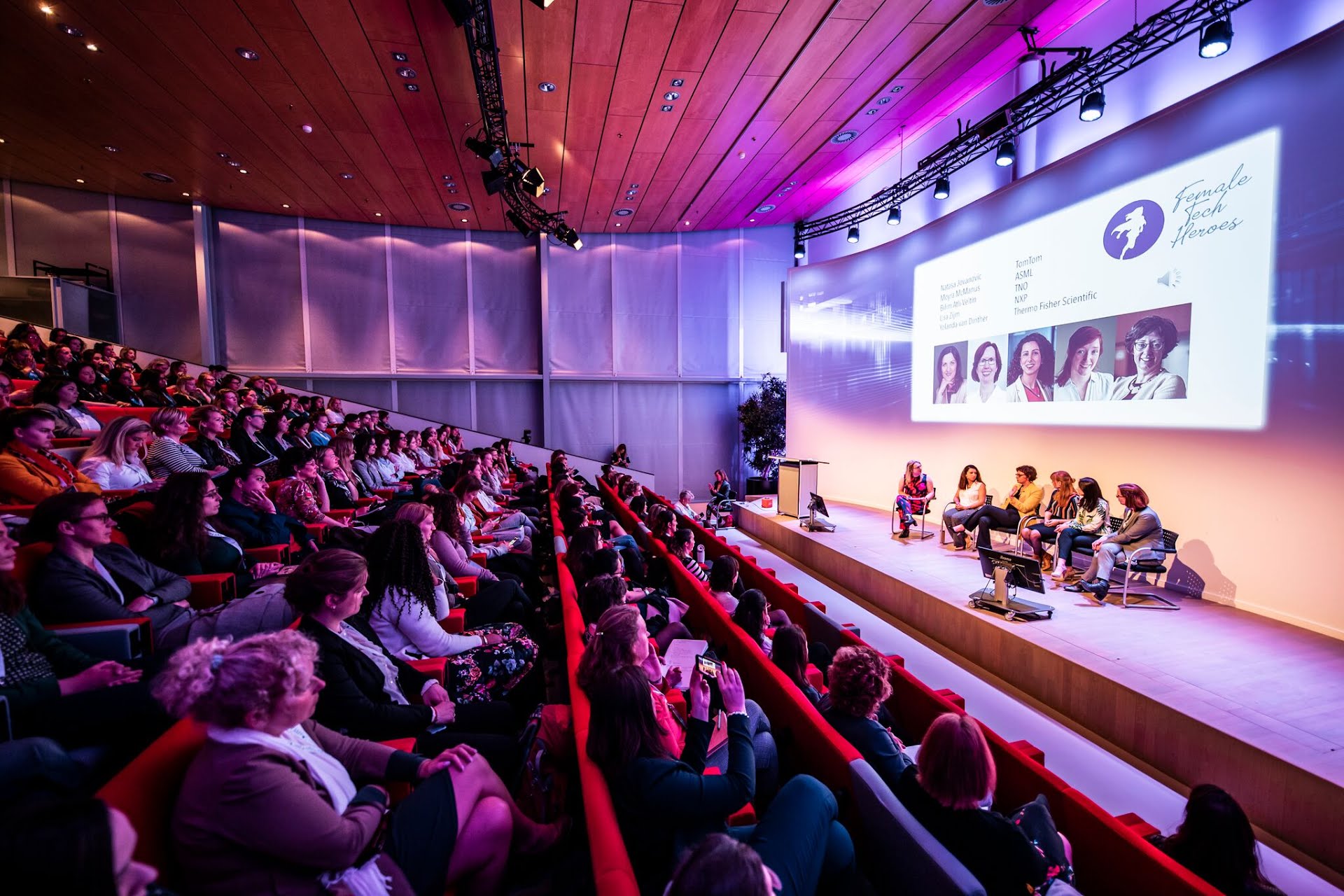 Uitverkochte Fe+male Tech Heroes conferentie in 2019